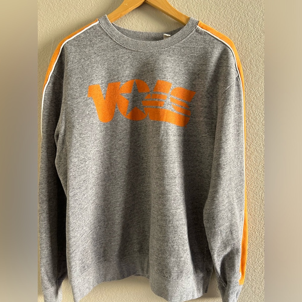 Tailgate sweater size M